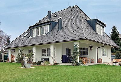 ZUFRIEDEN. VON ANFANG AN. EIN LEBEN LANG. Wir sind Ihr zuverlässiger und preiswerter Generalunternehmer für erstklassigen PrivatBau.